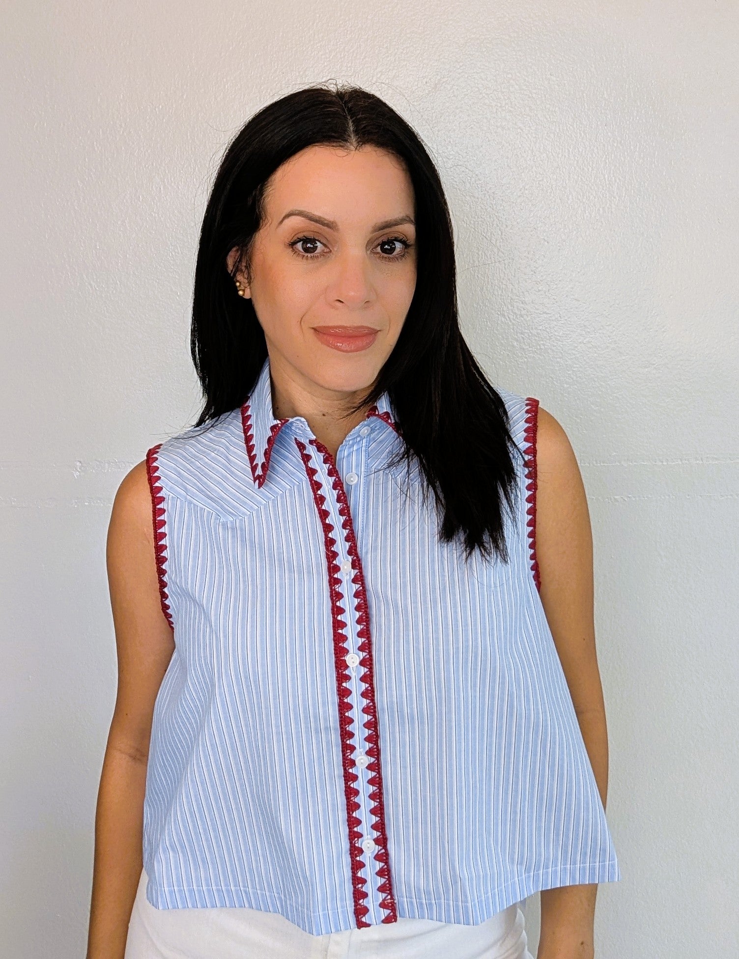 STRIPED SLEEVELESS BLOUSE