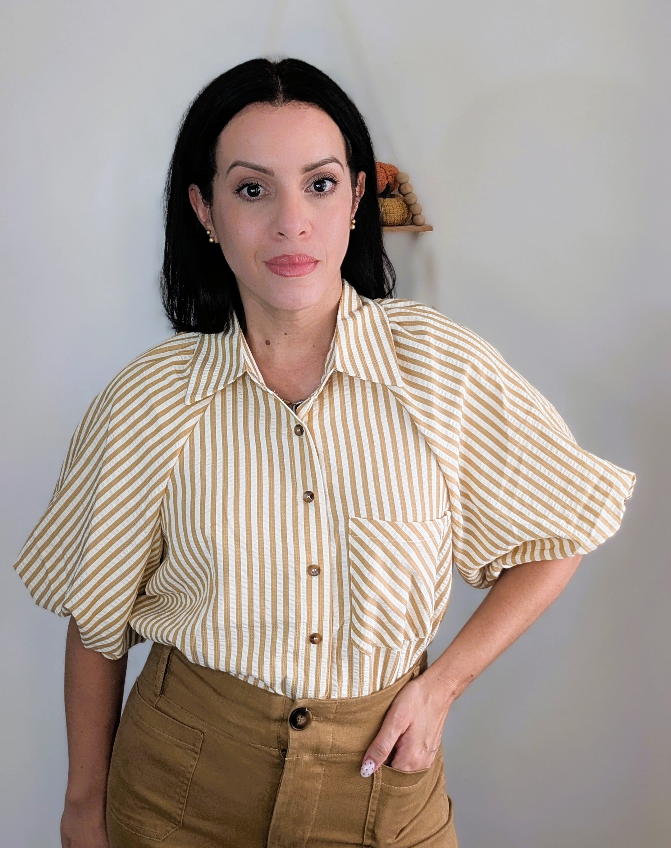 STRIPED BUBBLE SLEEVE BUTTON DOWN TOP
